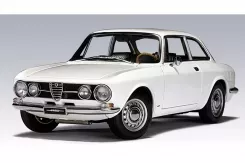 AUTOart Alfa Romeo 1750 GTV White LHD 1:18 70101