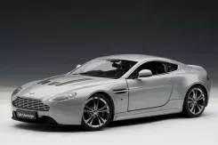 AUTOart Aston Martin V12 2010 Vantage Silver 1:18 70206