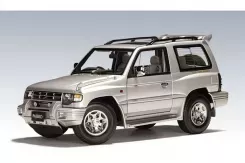 AUTOart Mitsubishi Pajero SWB V20 1998 Silver 1:18 77121