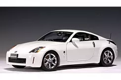AUTOart Nissan Fairlady Z 2002 RHD White 1:18 77318