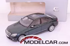 Autoart Mercedes-Benz C-Class Elegance dealer edition W204 periclas green 1:18 B66962366