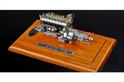 CMC Bugatti 57 SC Engine with showcase 1:18 M-112