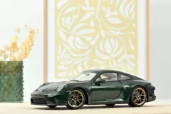 Norev Porsche 911 GT3 Touring Package 2021 Green metallic Online exclusive 1:18 187303